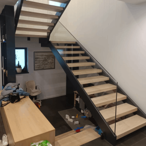 Metalne stepenice s drvenim gazištem